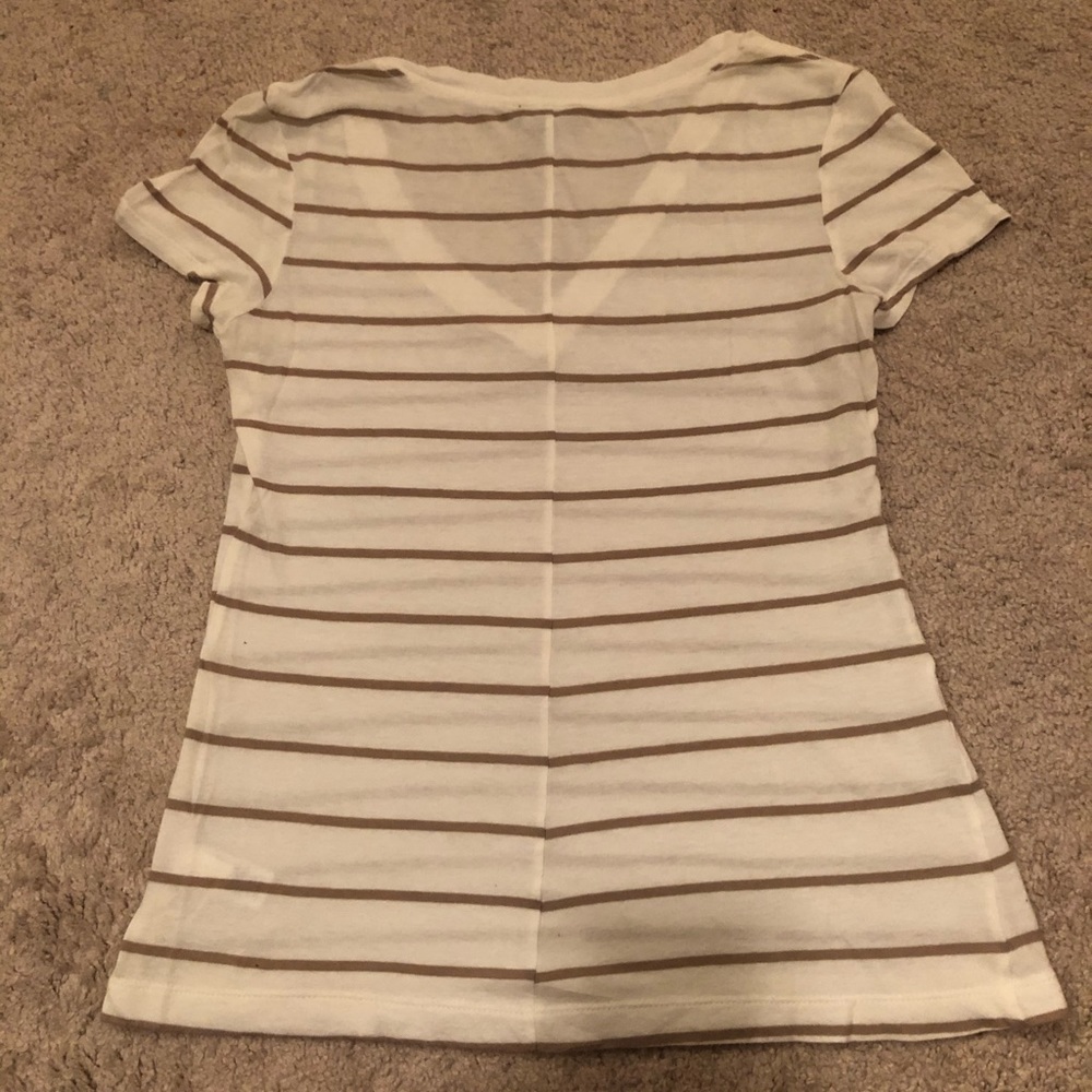 Express V-Neck - Picture 3 of 3